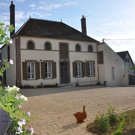 Gite Les Robins Vergigny Exteriér fotografie